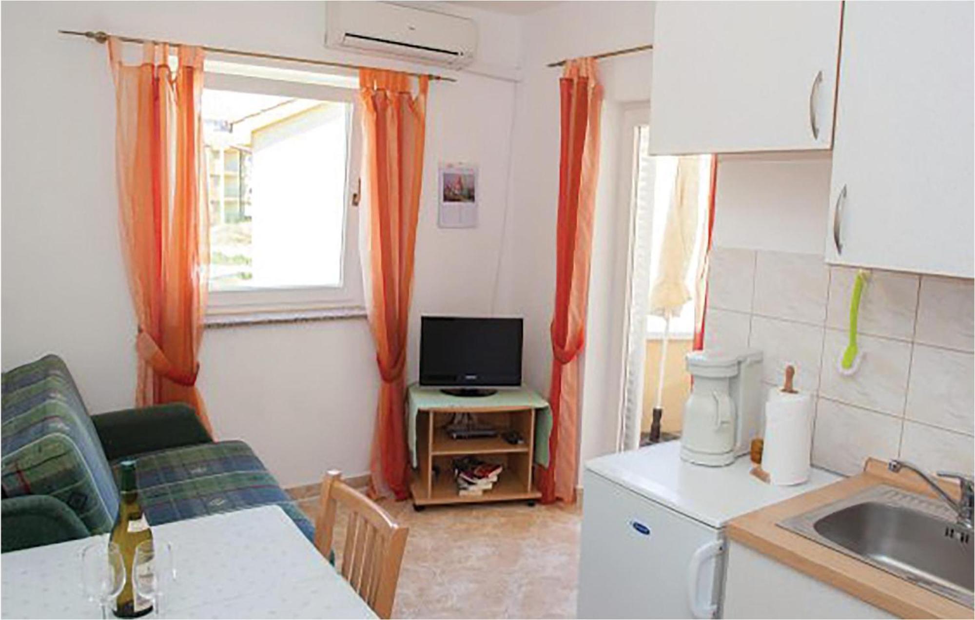 1 Bedroom Beautiful Apartment In 马林斯卡 外观 照片