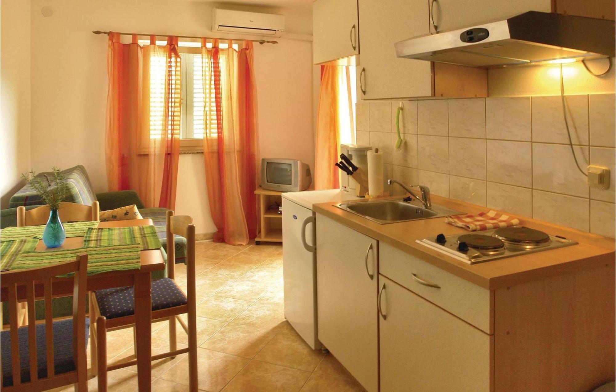 1 Bedroom Beautiful Apartment In 马林斯卡 外观 照片