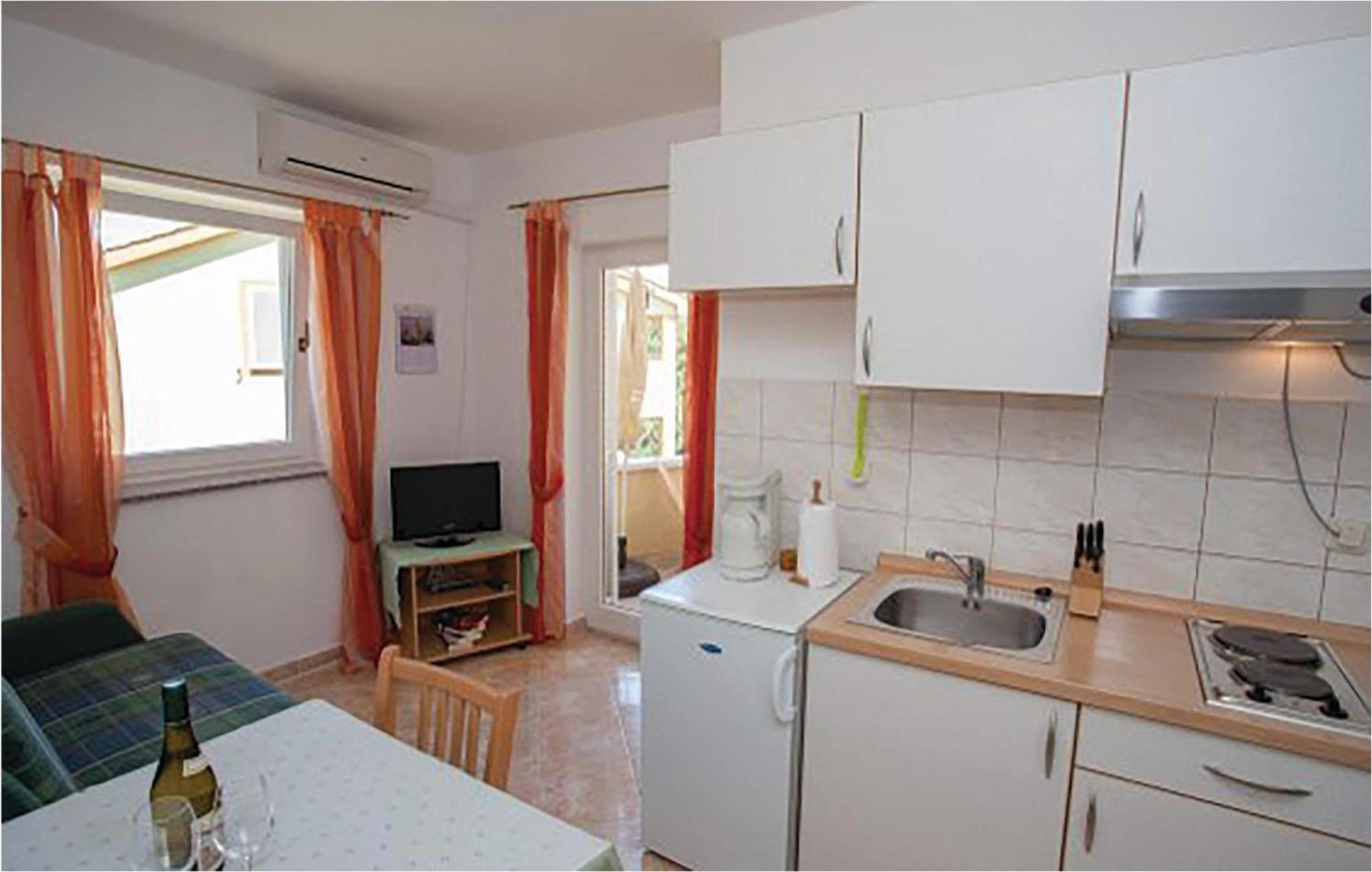 1 Bedroom Beautiful Apartment In 马林斯卡 外观 照片